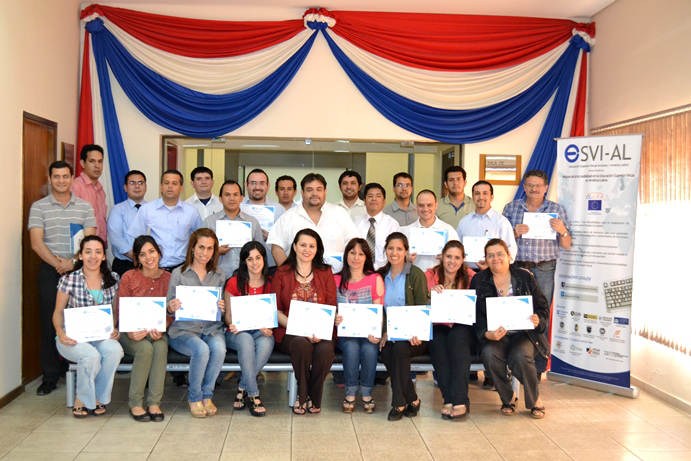 Foto grupal de los administradores virtuales de diferentes facultades y universidades